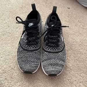 nike air max thea ultra in color oreo